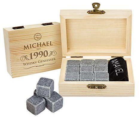AMAVEL Whiskysteine in Holzbox mit Gravur für Whisky Genießer, Personalisiert mit Namen und Jahr, 9 geschmacksneutrale, Wiederverwendbare Kühlsteine