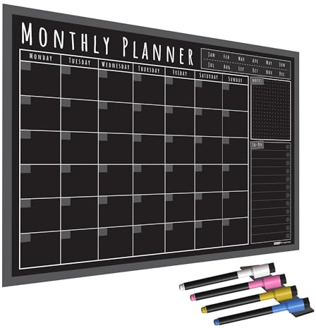 WallTAC A2 månatlig väggplaneringsklistermärke med svarta tavelpennor | Tillverkad i Storbritannien | Lättta bort kalender för torrtorkning eller att göra-lista för hem och kontor [42 x 60 cm]