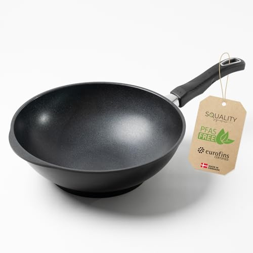 Squality Wok Pfanne 30 cm – PFAS freie Pfanne | Antihaft Wokpfanne Induktion aus Dänemark, ergonomisch geformt | Pfanne Wok für gesundes Kochen ohne Schadstoffe | Non Stick Pan | Wok Induktion