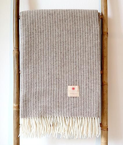 Cashmere & Merino Wolldecke 140x200cm fein verarbeitet für die Couch, das Sofa oder als Tagesdecke, abgesetzte Rückseite und Fransen, skandinavischer Stil in klassischen Farben Kaschmir (mokka braun)