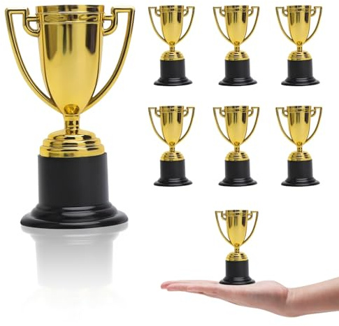 TMZELOA Trophy Cups, 8 Medaglie Coppa Trofei Premiazioni per Ricompensa Compleanni per Bambini Bomboniere Trofeo per Costumi di Carnevale Accessorio per Feste Sport Coppe Medaglie Calcio Giochi