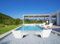 Générique Bain de Soleil - Chaise Longue Triton aux Lignes Design et comtemporaines de la Marque K-Lina. Produit eco-Responsable en polypropylène. Colori Blanc.