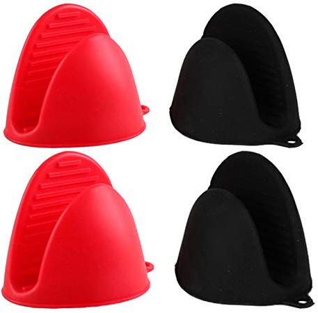 AORTDES Silicone Cooking Pinch Grips Oven Mitts - Mini Finger Protector Pot Holder for Kitchen,Cooking,Baking,BBQ - Heat Resistant Gloves, 2 Pairs (Black and Red)