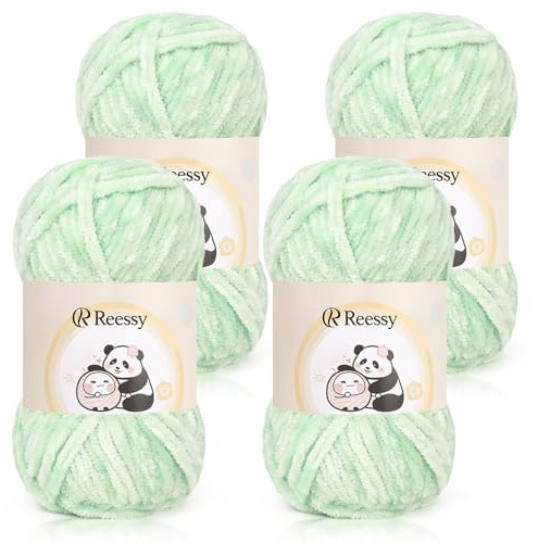 Reessy Chenille Yarn 400g, Super Soft Chunky Wool for Knitting-Light Green | Thick Velvet Chenille Wool for Knitting 100g balls, Chunky Crochet Yarn for Crochet Blanket, Amigurumi, Handbag, DIY Crafts