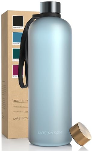LARS NYSØM Botella de Agua 1,5l | Botella Agua | Cantimplora Deportiva Tritan Ultraligera a Prueba de Fugas, Apta para el Ácido Carbónico | 2 Tapas Incluidas (Sky Blue, XL 1500ml)