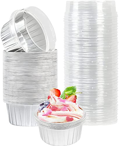 OUKEYI - 50 stampi per cupcake con coperchi, 50 pezzi, 140 ml 5 oz stampi per muffin usa e getta in alluminio con coperchi, contenitori per crema bruciata (argento)