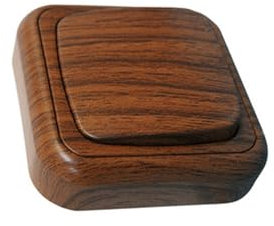 Interruptor de superficie de madera, diseño elegante, fácil instalación, perfecto para controlar la luz en habitaciones y espacios de trabajo.