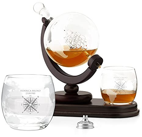 Maverton Decanter per Whisky in vetro - incisione personalizzata - Caraffa a forma di mappamondo da 850 ml + 2 bicchieri whisky - idee regalo donna - regalo di Natale - bussola