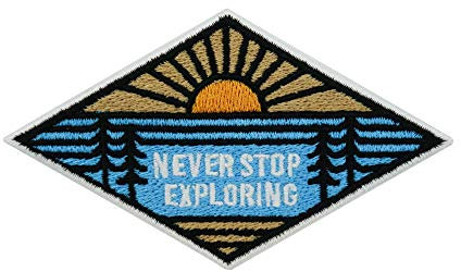 Finally Home Adventure Collection: Never Stop Exploring Berge mit Sonne und Bäumen Patch zum Aufbügeln | Outdoor Wandern Patches, Bügelflicken, Flicken, Aufnäher auch geeignet für Rucksäcke