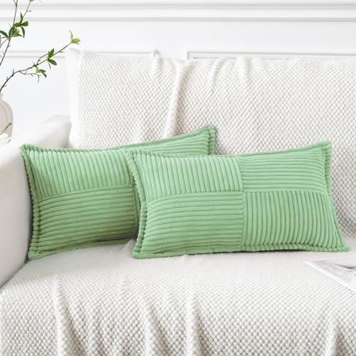 Artscope 2er Set Kordsamt Kissenbezüge Samtkissen Weich Dekokissen Dekorativ Kissenbezug Modern Kissenhülle Umwickelte Kante Sofakissen für Wohnzimmer Schlafzimmer Grün, 30x50cm