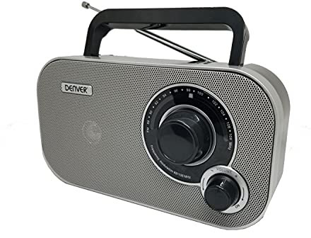 Radio Denver TR-51GREY con sintonización analógica FM. Se puede utilizar con corriente o pilas.