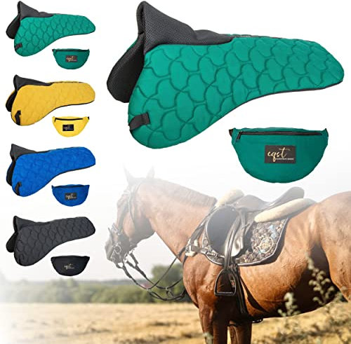 EQST Sattelunterlage 2.0 mit Wirbelsäulenfreiheit & GRATIS Gürteltasche, Sattelpad Unisize für Pferd und Pony, Sattelkissen mit austauschbaren Pads, Trainingsschabracke, Reitsport (Flaschengrün)