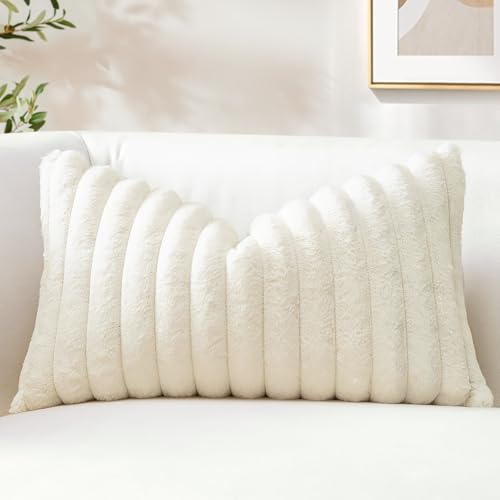 Sungeek Lot de 1 Housse de Coussin 40x60 cm en Fausse Fourrure de Lapin, Housse Coussins Peluche à Rayures Doux Taies d'oreiller en Velours Décoratives pour Lit Canapé Chambre Salon, Blanc Crème