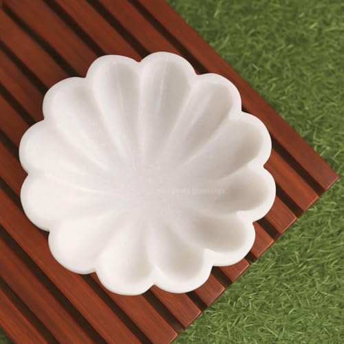 SWADESHI BLESSINGS Handgjord marmor dekorativ skål | vit volang uddig räfflad nyckel/frukt ring maträtt | ekologisk modern heminredning (25 cm)