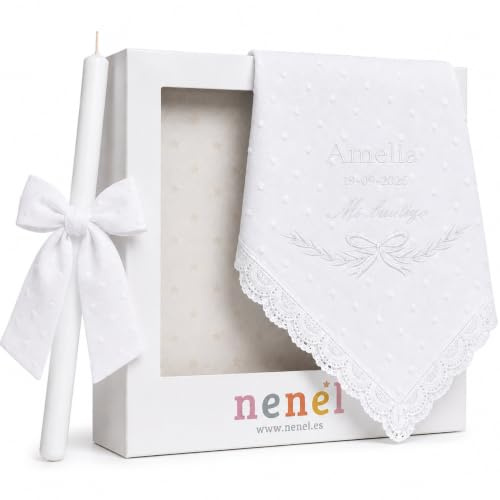 Nenel | Kit de Bautizo Personalizado con Vela y Paño Bordado Plumeti Blanco – Regalo Recuerdo Original Bautismo – Cirio Bautismal con Lazo y Toalla con Nombre y Fecha
