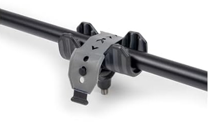 Korum Adjustable Fishing Net Saver | Landing Net Retainer Clip and Strap | Adjustable for Steep Banks | Soft Rubber Grips for Secure Hold | Size H9cm x W10cm x D8cm | Code K0310277