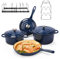 Denmay Emaille Gusseisen Kochgeschirr Set - 7-teiliges inkl. Dutch Oven, Bratpfanne, Schmortopf, Soßentopf, 3 Deckel, Backen Holländisches OfenSet für alle Herdarten geeignet mit Organizer, Marineblau