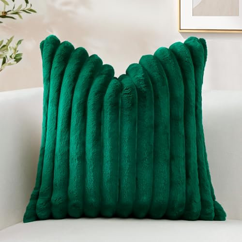 Sungeek 1 Stück Plüsch Samt Kissenbezug, Kunstpelz Weich Kissenbezüge Sofakissen Dekokissen Deko Zierkissenbezüge Flauschig Kissenhülle für Schlafzimmer Wohnzimmer (50x50cm, Dunkelgrün)