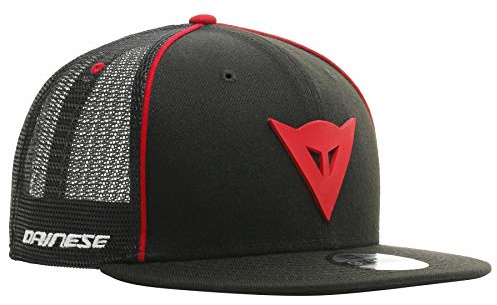 Dainese 9Fifty Trucker Snapback cap, Cappello Estivo Visiera Piatta, Nero/Rosso, Taglia Unica