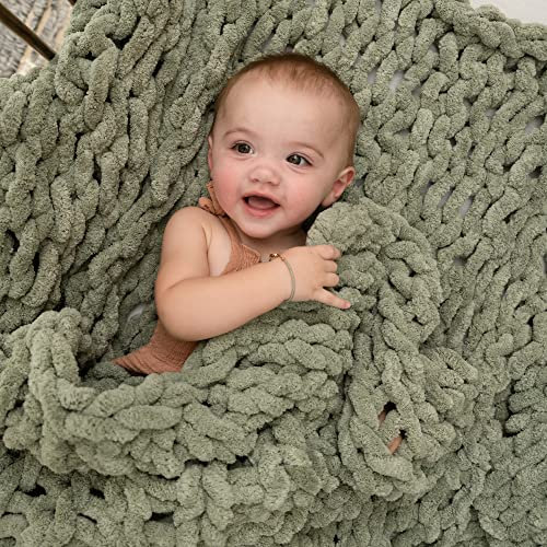 SAMIAH LUXE Green Chunky Knit Blanket 50x30, Chunky Knit Throw Blanket, Crochet Blanket with Big Yarn for Chunky Blanket, Chenille Knitted Throw Blanket, Cable Knitted Blanket for Lap,Crib or Nursery