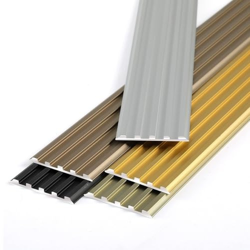 HOUKOIKBUG Profilo per Bordi Scale Antiscivolo Profilo Angolare Riparo dei Bordi Profilo Angolare in Alluminio Facile da Installare(Champagne)