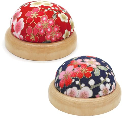 SagaSave Lot de 2 coussins à épingles à coudre avec base en bois - Motif floral - Pour matelassage, travaux manuels, loisirs créatifs (couleur aléatoire)