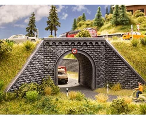 NOCH® Unterführung, ideal für Modellbau-Szenerien, H0 Maßstab, mit Portal und Flügelmauern für realistische Landschaften