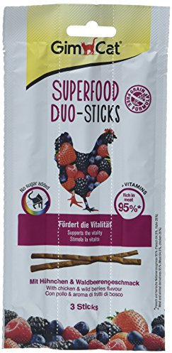 GimCat Superfood Duo Sticks Pollo & Frutti di bosco - Morbidi snack da masticare con un’elevata percentuale di carne e vitamine - 24 confezione (24 x 3 barrette)
