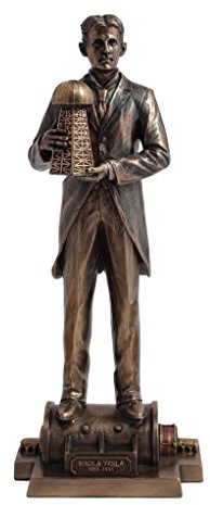 Veronese Design Statue Nikola Tesla Tenant Un modèle de Tour Wardenclyffe en résine coulée à Froid Finition Bronze Antique 30,5 cm de Haut