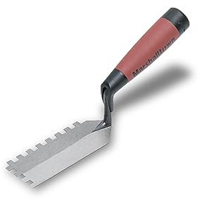 Fratasadora de llanta de dientes cuadrados Marshalltown de 6x6x6 mm y mango Durasoft, fratasadora estrecha para lugares estrechos, dimensiones: 127x51 mm