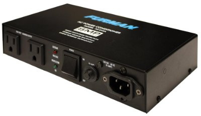 Furman AC-215A Kompakter Power-Conditioner mit automatischer Rückstellung Spannungsschutz, Schwarz