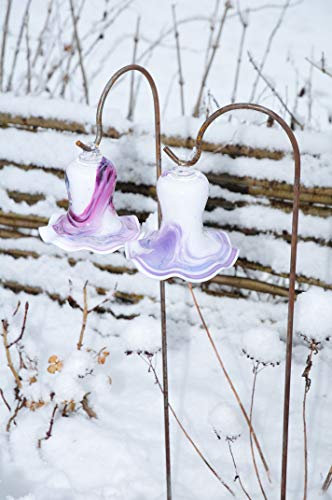 Zwei 17 cm grossen Gartenkugeln in Blüte / Blüten / Tulpenform WINTERFEST & ROBUST und in violett-weiß + lila-weiß farblichem Design, 125 cm mit Metallstab Rosenkugel gartenkugel, Sonnenfänger-Kugel