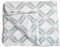 Arctic Fleeceplaid Mega Rebel - Weiche, leichte Flanell Kuscheldecke im Scandi Design - aus pflegeleichter Mikrofaser, Oeko-TEX Zertifiziert - 140 x 200 cm - Grün-Grau