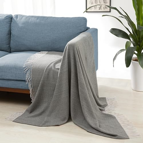Amazon Basics Decorativa para habitación, poliéster reciclado Manta arrullo, 127 x 152 cm, Gris oscuro y gris claro con diseño de espiga