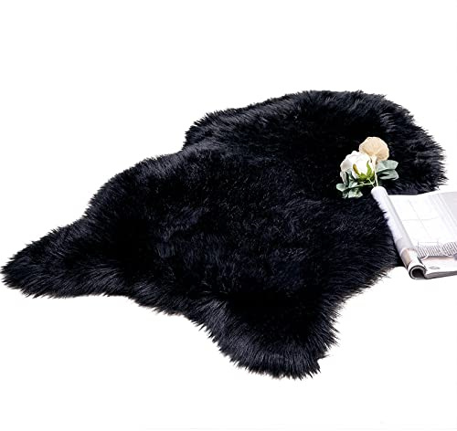 MIULEE Faux Fell Teppich Flauschig Weiche Warm Modern Bodenmatte Sofa Matte Kunstfell Dekofell Unregelmäßig Bettvorleger Wolle Longhair Optik Gemütliches 60x90 cm Schwarz
