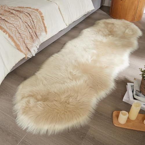 JXLOULAN Soft Fluffy Faux Sheepskin Rugs Beige 80x180 cm Faux Fur Area Rugs for Bedrooms Living Room Kids Rooms Décor