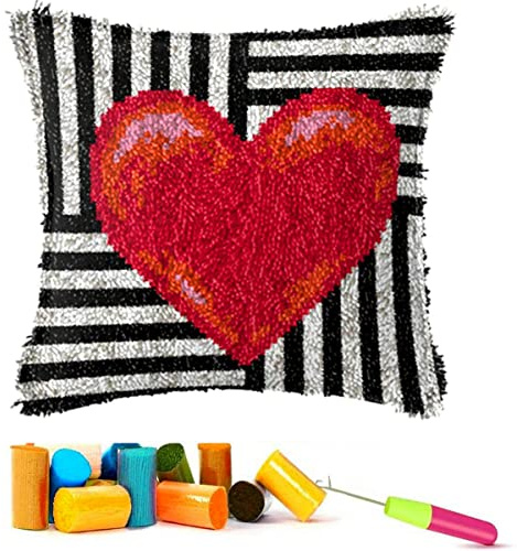 EMISTEM Kit con gancio a scatto per adulti, kit di cuscini per bambini, kit di filati all'uncinetto per principianti, custodia con tela stampata, confezione regalo (Red Love, 43,2 x 43,2 cm)