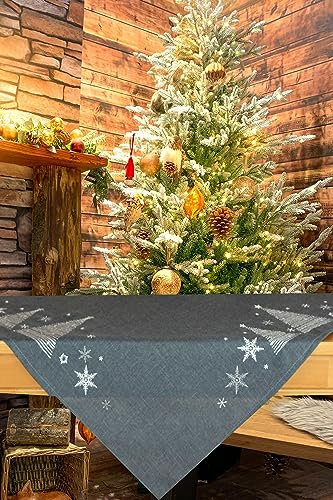 KAMACA Tischdecke Mitteldecke 85x85 cm mit filigraner Stickerei Küche Esstisch Tisch Dekoration Eyecatcher in Herbst Winter Weihnachten (Tannenbäume anthrazit)