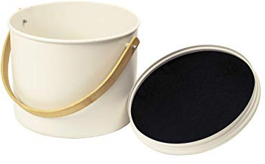 Pebbly - Seau à Compost d'intérieur en Métal - 7 L - avec Grande Anse en Bambou Naturel et Filtre Charbon Amovible - Couleur Crème - Se manipule d'une Seule Main, Facile à Porter au composteur