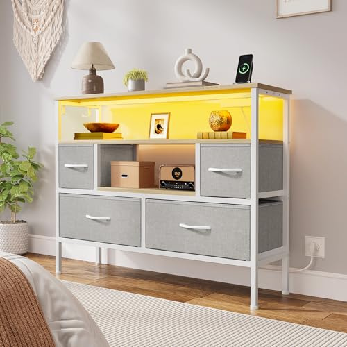YITAHOME Cassettiera camera da letto con 4 cassetti in tessuto, credenza con 2 prese, 2 porte USB e striscia luminosa a LED, mobile TV con gancio laterale, grigio chiaro