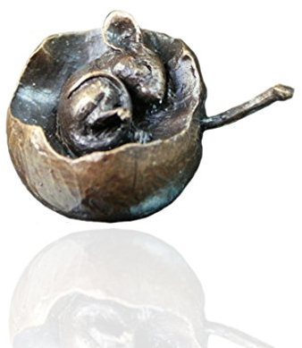 Mouse in Apple – bronzo miniature figure – Butler & Peach.