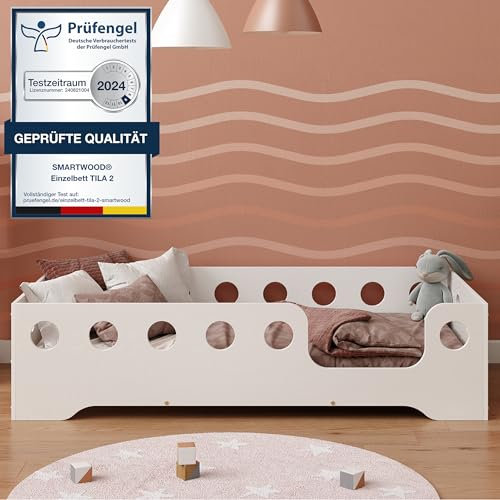smartwood Kinder Bodenbett 90x200 cm – Kinderbett in Weiß lackiert aus umweltfreundlichem Holz mit Rausfallschutz – Montessori Bett mit wählbarem Einstieg – Max. Belastung 230 kg – TILA 4P