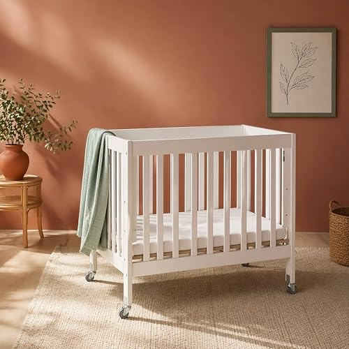 Kiddi Centre Folding Baby Cot/Crib on Wheels – Solid Pine, Lightweight & Portable, Folds Flat in Seconds, Space-Saving for Small Spaces & Travel, Lockable Wheels, 3 Heights, BS EN 716 Certified
