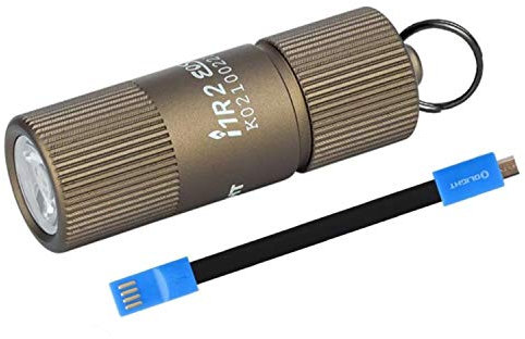 OLIGHT I1R II Mini LED Taschenlampe Schlüsselbund 150 Lumen, Schlüsselanhänger Wiederaufladbarer EOS Kleine Handlampe, Wasserdicht IPX8 für outdoor Camping Wandern, mit USB Kabel(Desert Tan)