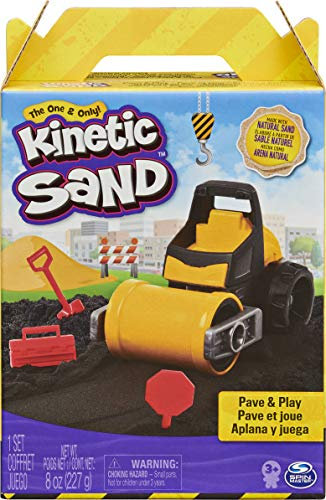 Kinetic Sand 6056481 Pave Play Construction Set with Vehicle Black, for Kids Aged 3 and Up Pavé-und Spiel-Bauset mit Fahrzeug und 227g schwarzem kinetischen Sand für Kinder ab 3 Jahren, 6059399