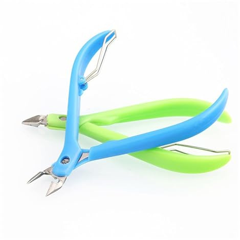 Uonlytech Cortador de Cutículas Profesional en Kit de Viaje de Acero Inoxidable con Mango Plástico Verde Claro, Cuchillas Afiladas Color Aleatorio para Manicura y Pedicura
