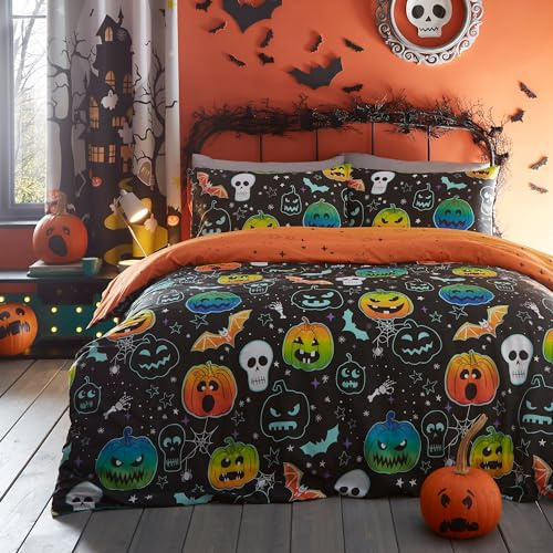 Bedlam - Halloween Pumpkin & Skulls Duvet Cover - Single Bedding Size (140 x 200cm) - Reversible (2 Designs) - Glow in the Dark Duvet Cover - Skeleton & Bat Design with Themed Decorations