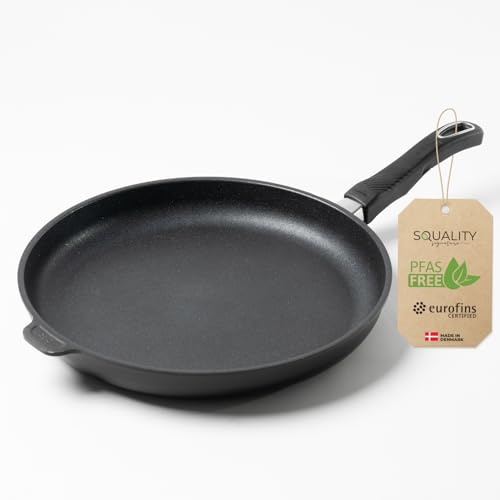 Squality Premium Bratpfanne PFAS frei 32 cm – Antihaft Pfanne beschichtet aus Dänemark | Ofenfest bis 260 °C, induktionsgeeignet, ergonomisch, für gesundes Kochen ohne Schadstoffe | Non Stick Pan