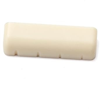 Kisangel 4-Saiter Plastic Bridge Nut für Saiten Banjo Leichtes DIY Zubehör Flaches Design für Verbesserten für Banjo Enthusiasten Hochwertige Kunststoffkonstruktion