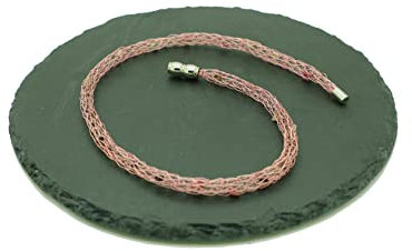 zartes Rosé und Braun - Turmalin-Collier twisted gehäkelt aus rosefarben lackiertem Draht